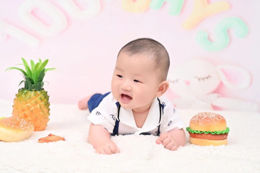 句容宝宝在妈妈肚子里